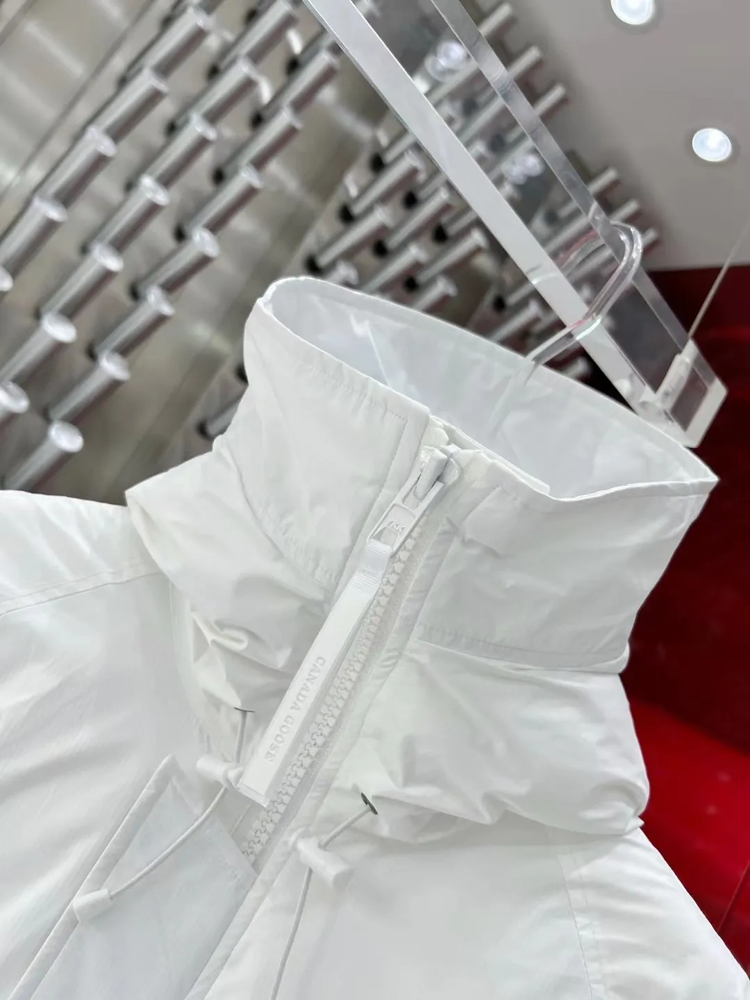 P780 Canadian brand Canada Goosex NBA I do Canada Goose every year, but I still can’t get rid of my love for the geese. No matter how cold the weather is, there is no need to be afraid, because there are geese! Filled with 90% white duck down, Canada Goose is the legendary warmest down jacket and is known as a must-have for Arctic outdoor sports! The most popular down jacket in the world, celebrities are rushing to buy it, it is a must-have! Same style for men and women Size: S~XXL